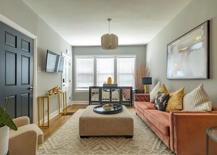 Red Robin Rentals - Wicker Park