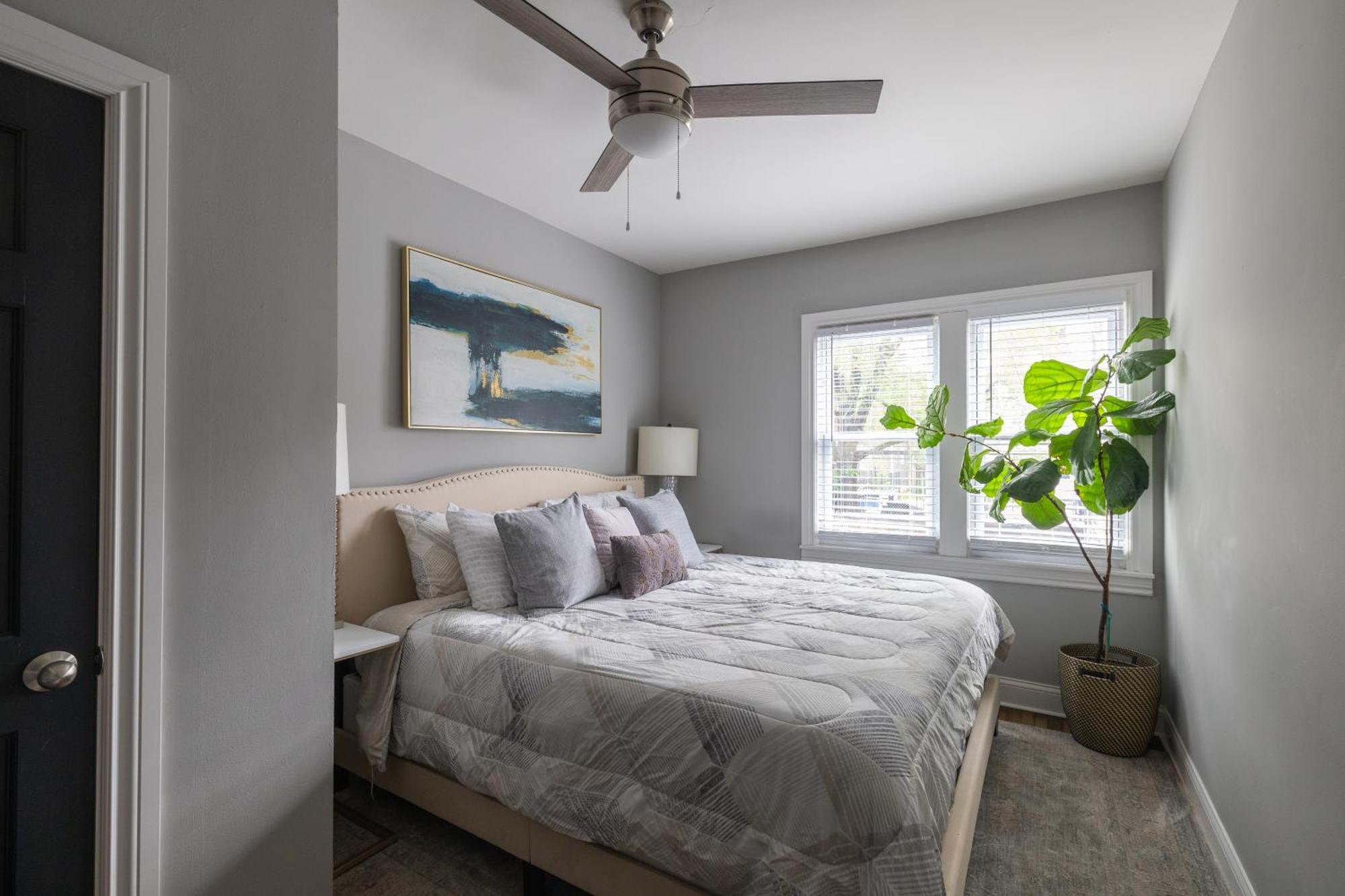 Red Robin - Wicker Park Apartment *